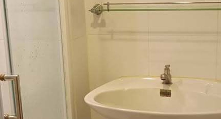 For sale 1 bed condo in Phra Khanong, Bangkok