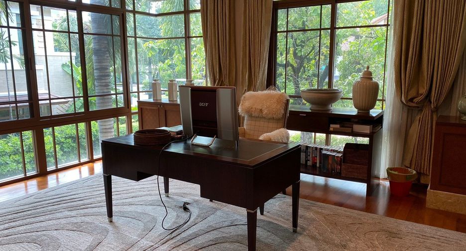 Casa en venta y en alquiler de 5 habitaciones en Watthana, Bangkok