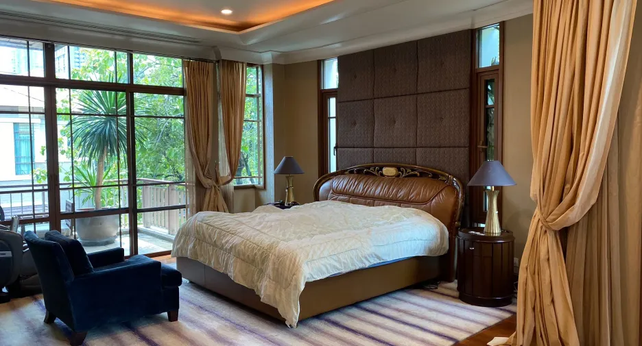 Casa en venta y en alquiler de 5 habitaciones en Watthana, Bangkok