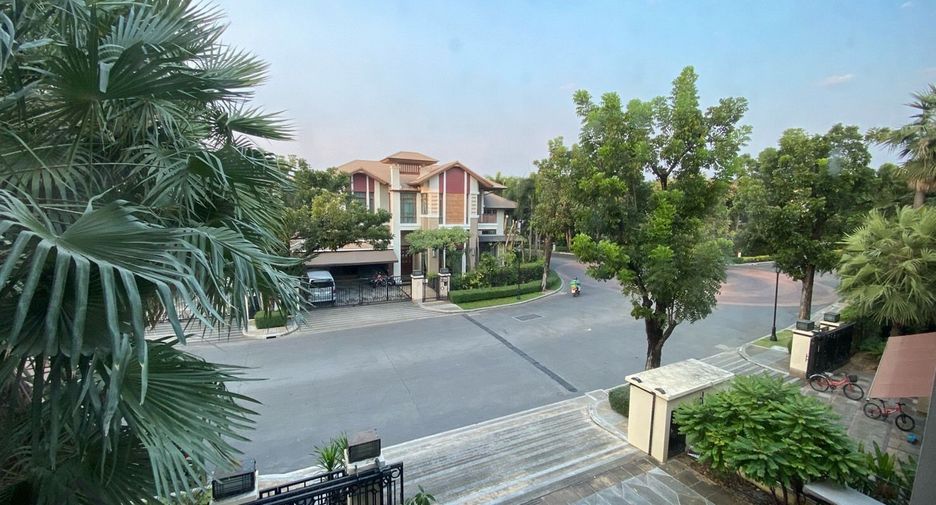 Casa en venta y en alquiler de 5 habitaciones en Watthana, Bangkok