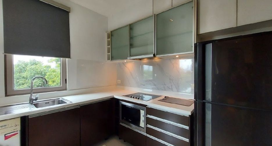 For rent 2 bedrooms condo in Yan Nawa, Bangkok