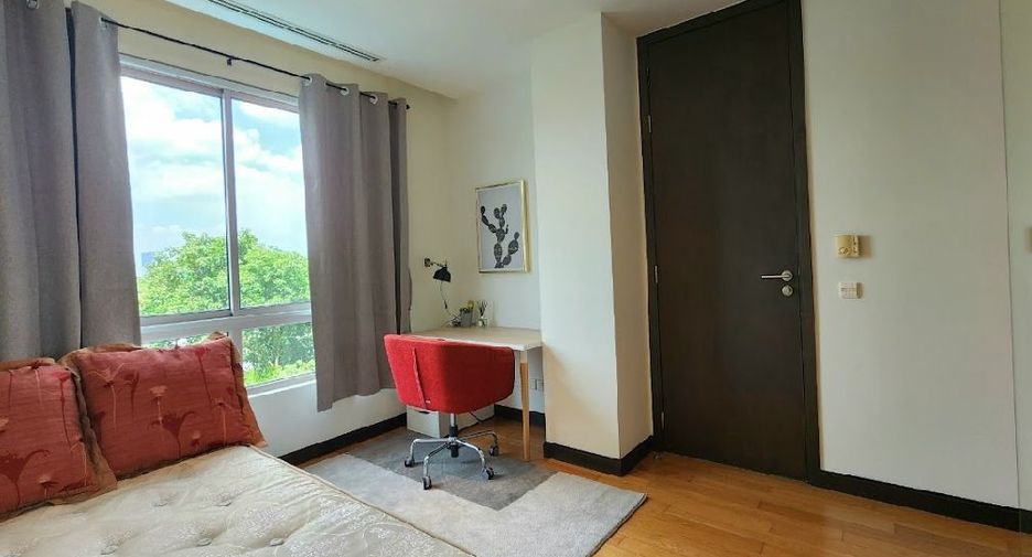 For rent 2 bedrooms condo in Yan Nawa, Bangkok