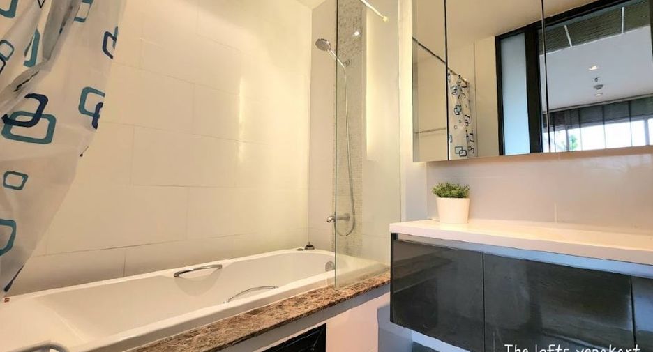 For rent 2 bedrooms condo in Yan Nawa, Bangkok