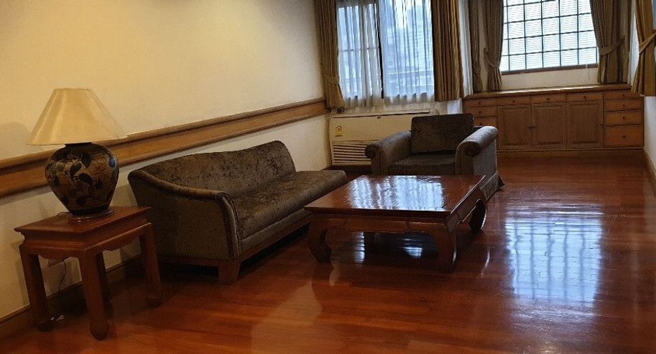 Condo en alquiler de 4 habitaciones en Watthana, Bangkok