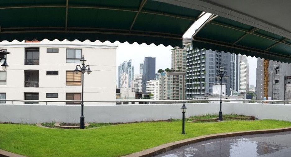 Condo en alquiler de 4 habitaciones en Watthana, Bangkok