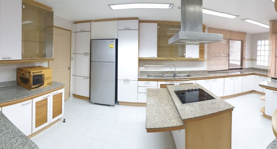 Condo en alquiler de 4 habitaciones en Watthana, Bangkok