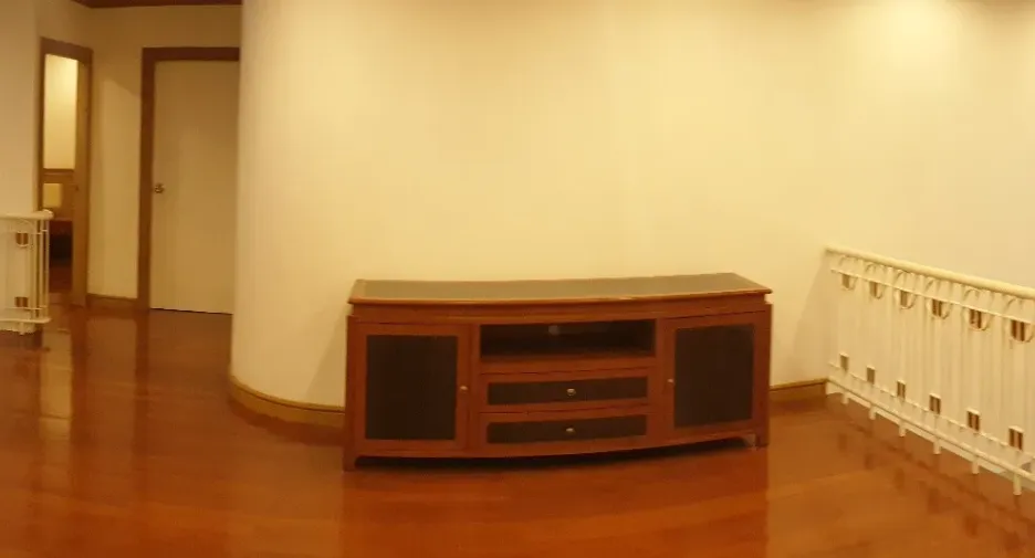 Condo en alquiler de 4 habitaciones en Watthana, Bangkok
