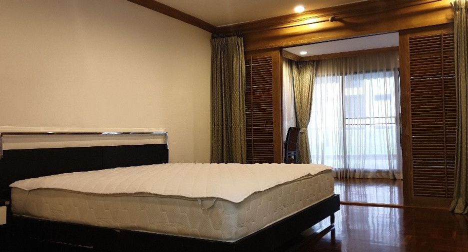 Condo en alquiler de 4 habitaciones en Watthana, Bangkok