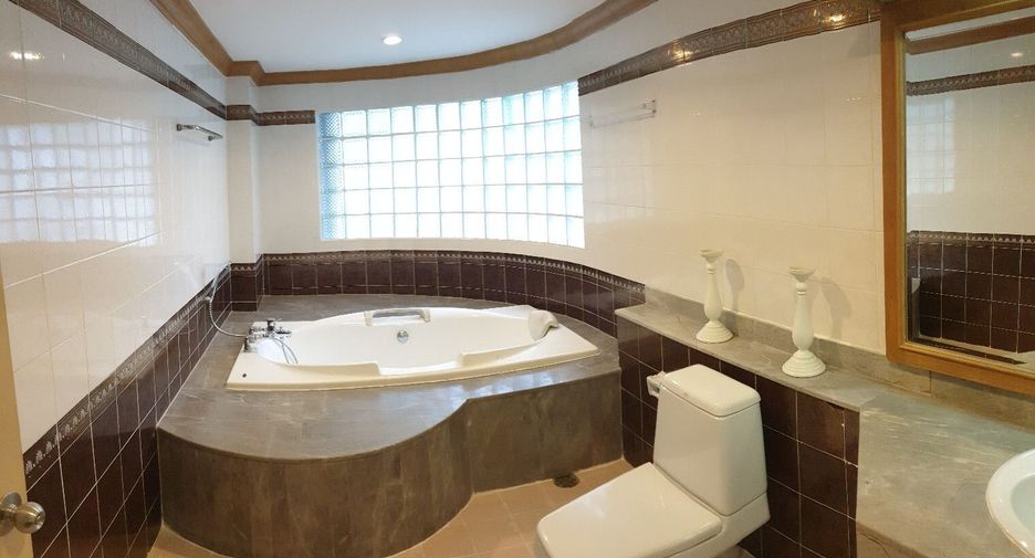 Condo en alquiler de 4 habitaciones en Watthana, Bangkok