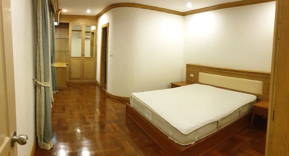 Condo en alquiler de 4 habitaciones en Watthana, Bangkok