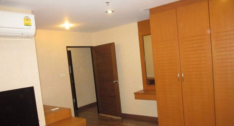 For sale 3 bedrooms condo in Watthana, Bangkok