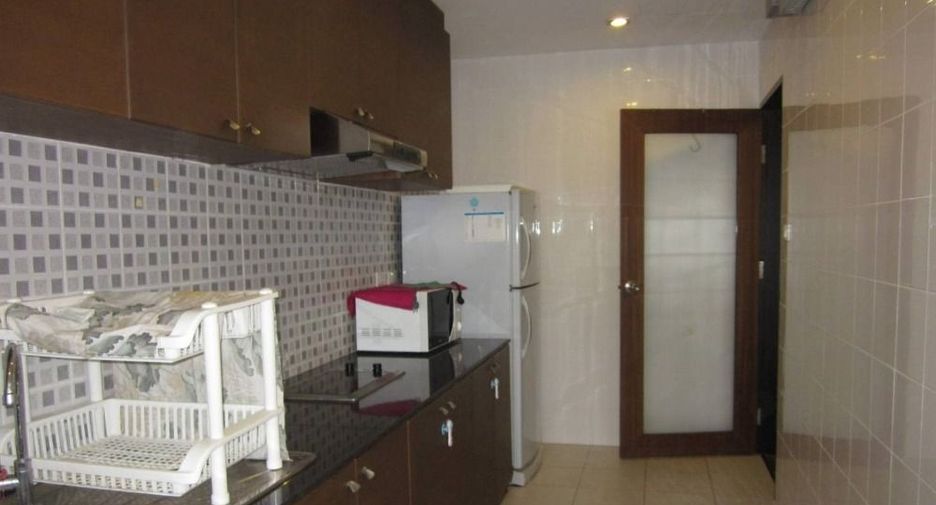 For sale 3 bedrooms condo in Watthana, Bangkok