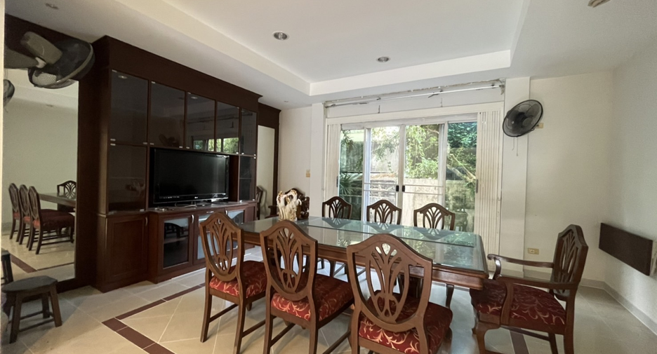 Casa en venta y en alquiler de 6 habitaciones en Watthana, Bangkok