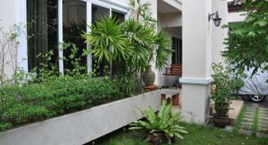Casa en venta y en alquiler de 6 habitaciones en Watthana, Bangkok