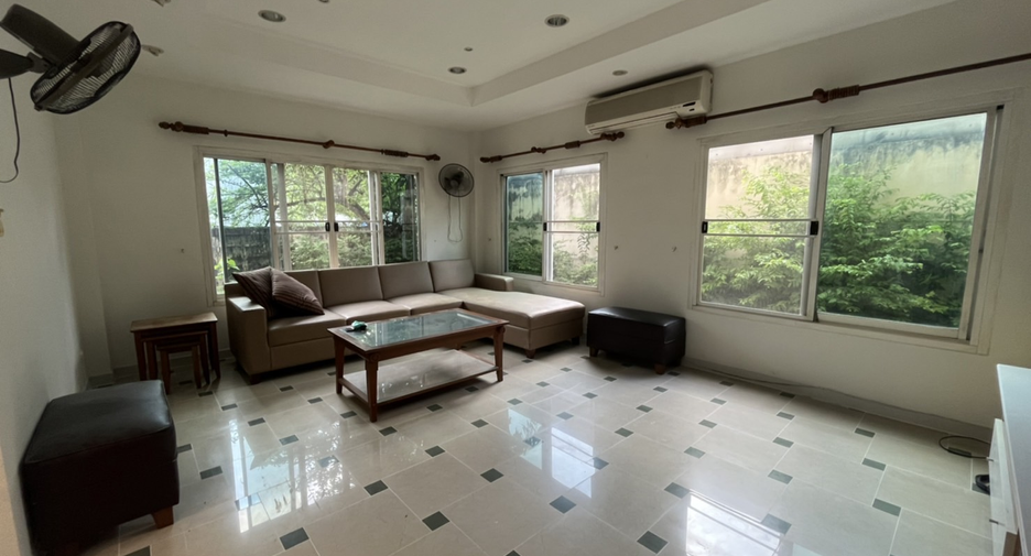 Casa en venta y en alquiler de 6 habitaciones en Watthana, Bangkok