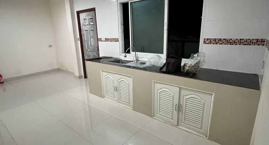 For sale and for rent 4 bedrooms house in Sattahip, Chonburi