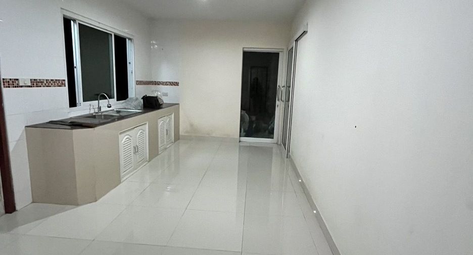 For sale and for rent 4 bedrooms house in Sattahip, Chonburi
