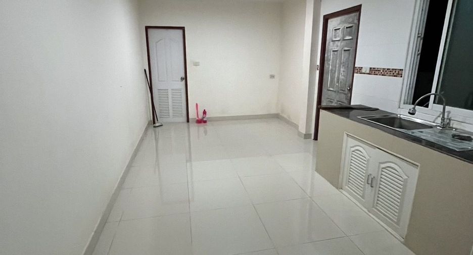 For sale and for rent 4 bedrooms house in Sattahip, Chonburi