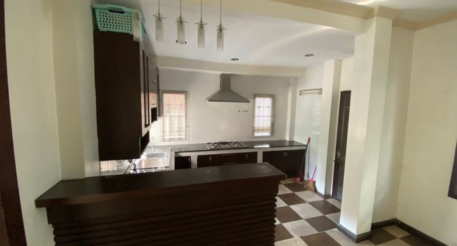 Haus zur Miete mit 4 Zimmer in Bang Khae, Bangkok