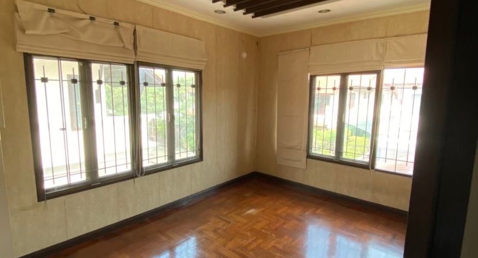 Haus zur Miete mit 4 Zimmer in Bang Khae, Bangkok
