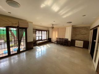 Casa en alquiler de 4 habitaciones en Bang Khae, Bangkok