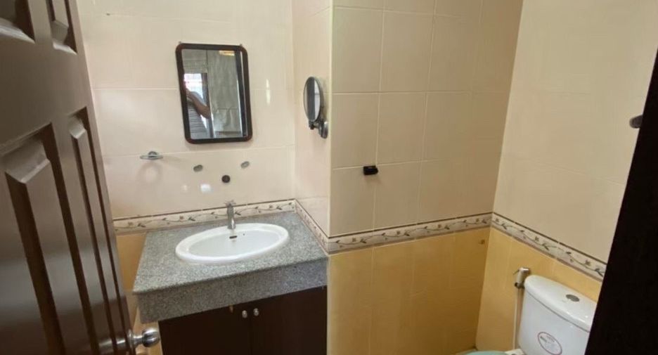 Haus zur Miete mit 4 Zimmer in Bang Khae, Bangkok