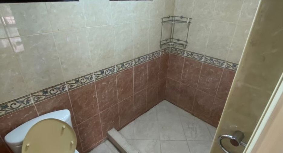 Haus zur Miete mit 4 Zimmer in Bang Khae, Bangkok
