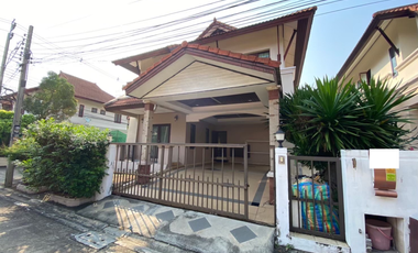Casa en alquiler de 4 habitaciones en Bang Khae, Bangkok
