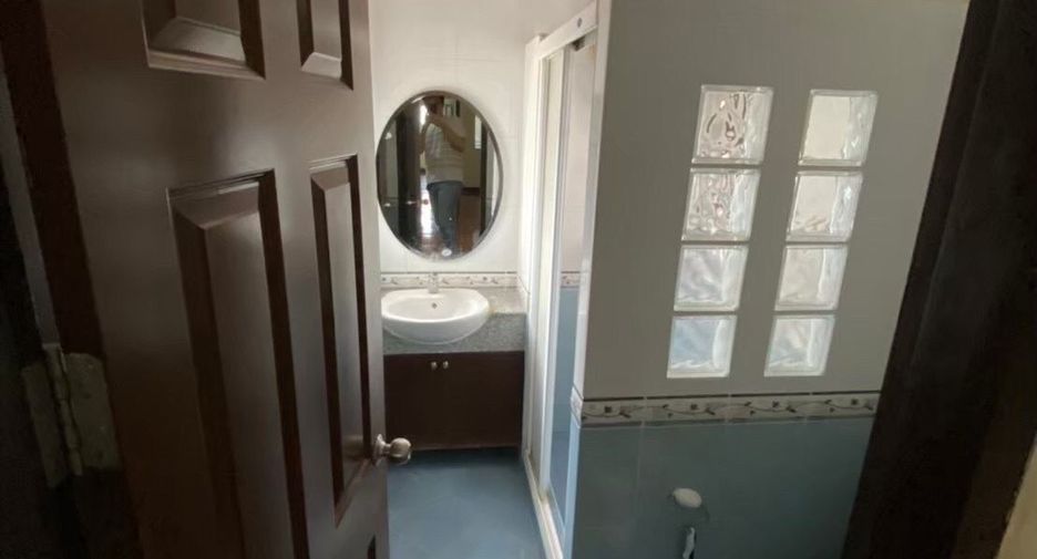 Haus zur Miete mit 4 Zimmer in Bang Khae, Bangkok