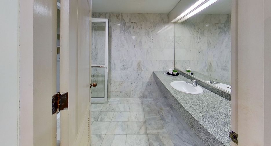 For rent 1 bed condo in Bang Rak, Bangkok