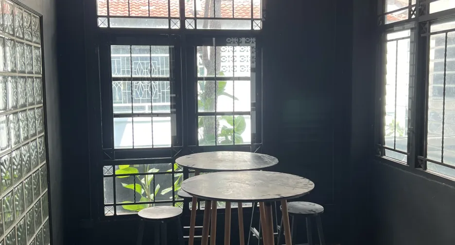For rent 6 bedrooms townhouse in Wang Thonglang, Bangkok