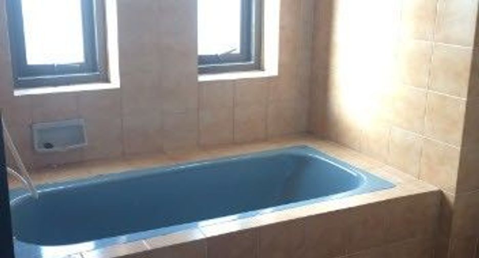 For rent 5 bedrooms townhouse in Bang Phli, Samut Prakan