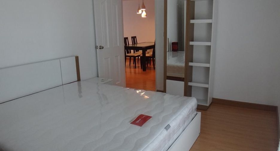 For rent 2 bedrooms condo in Bang Rak, Bangkok