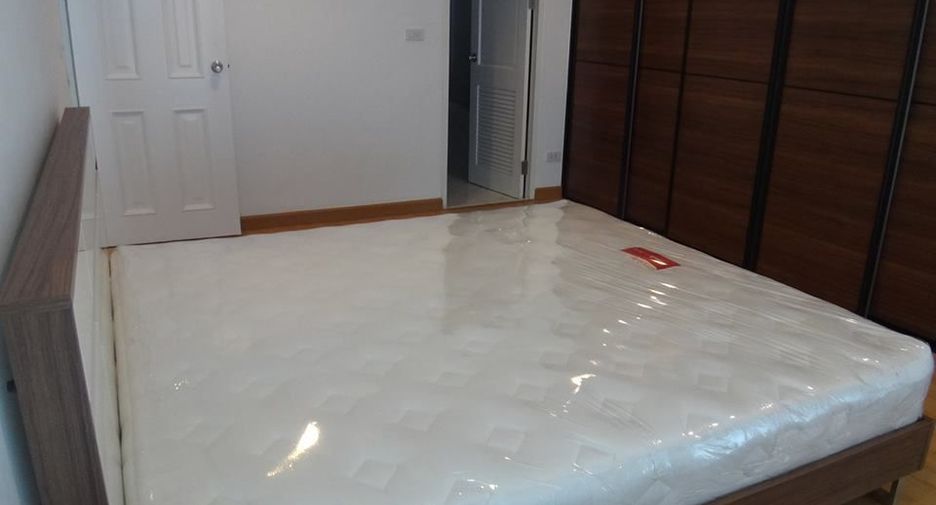 For rent 2 bedrooms condo in Bang Rak, Bangkok