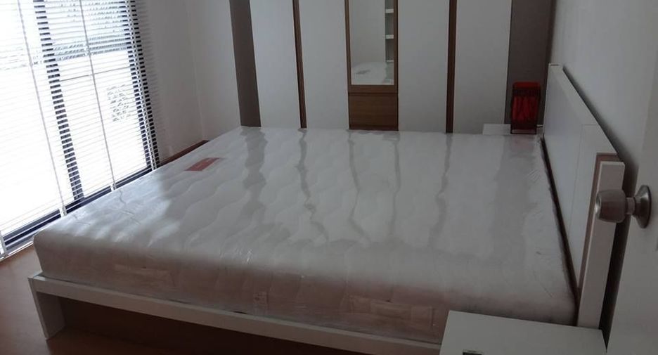 For rent 2 bedrooms condo in Bang Rak, Bangkok