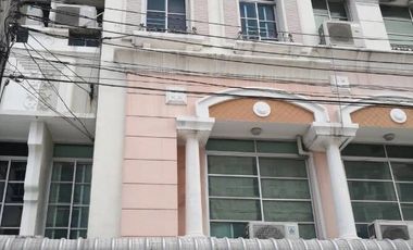 For rent 4 bedrooms townhouse in Wang Thonglang, Bangkok