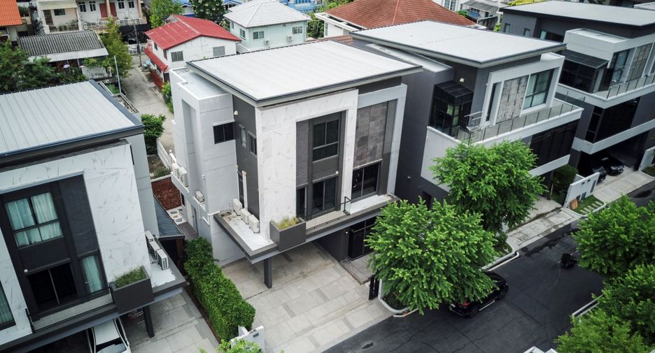 For rent 3 bedrooms house in Wang Thonglang, Bangkok