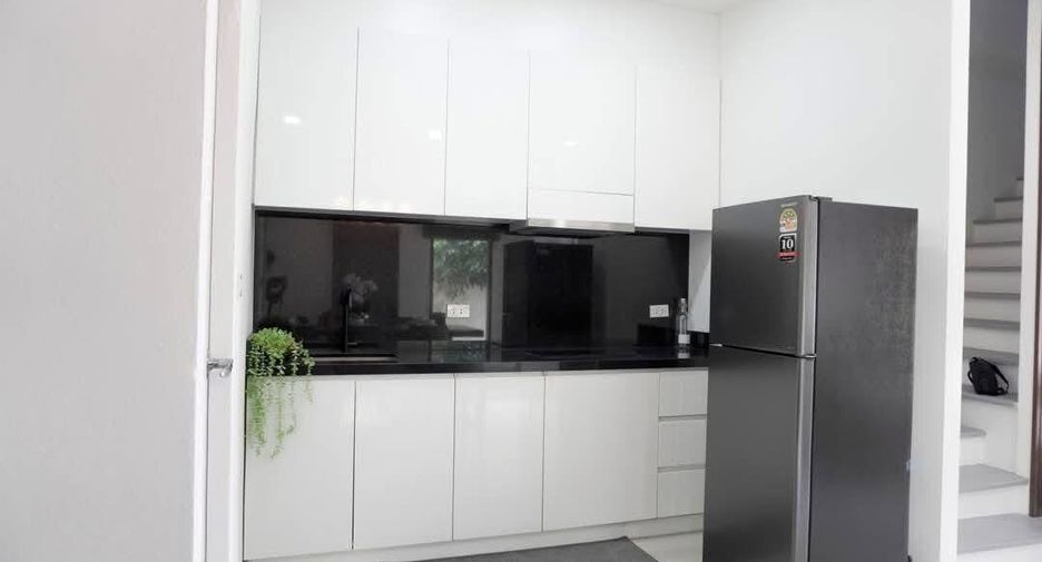 For sale 4 bedrooms townhouse in Bang Lamung, Chonburi