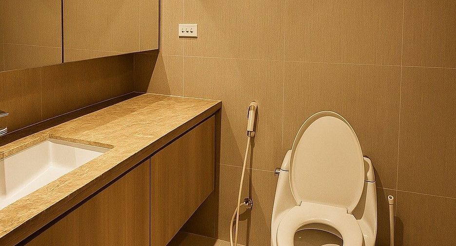 For sale 3 bedrooms condo in Watthana, Bangkok