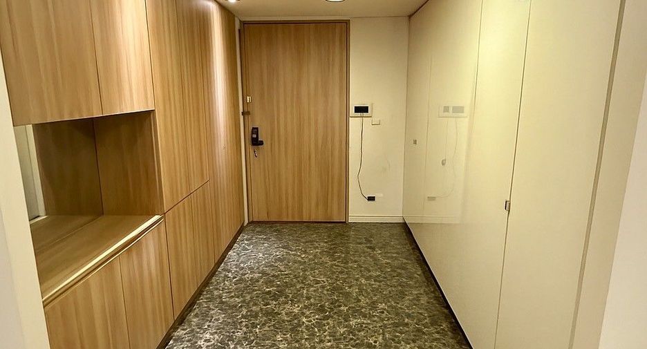 For sale 3 bedrooms condo in Watthana, Bangkok