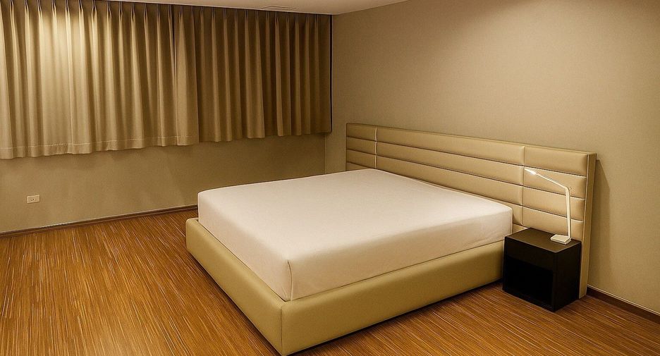 For sale 3 bedrooms condo in Watthana, Bangkok