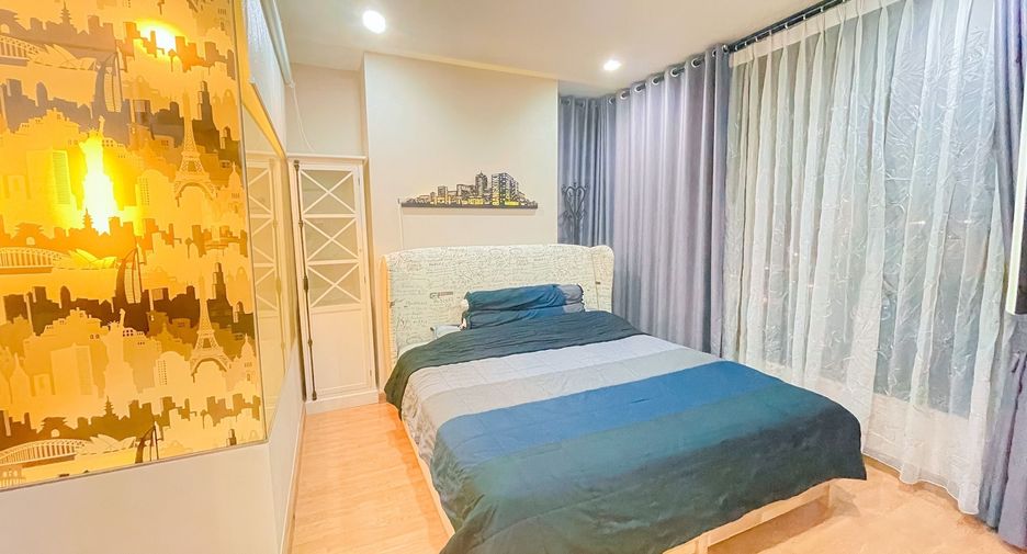 For rent 2 bedrooms condo in Phra Khanong, Bangkok