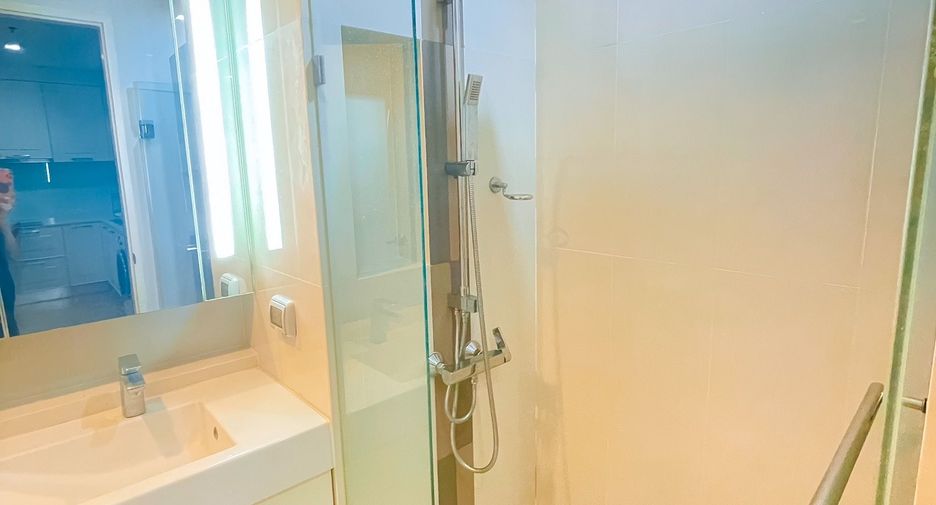 For rent 2 bedrooms condo in Phra Khanong, Bangkok