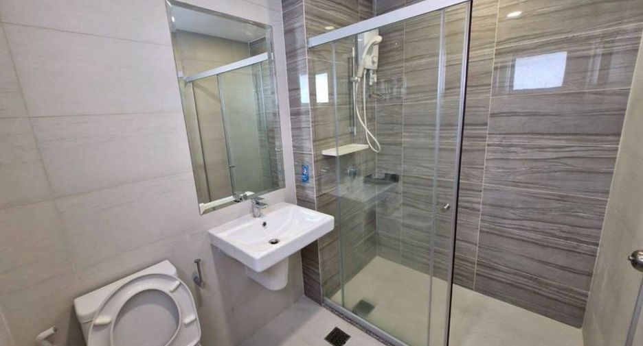 For rent 2 bedrooms condo in Bang Kapi, Bangkok