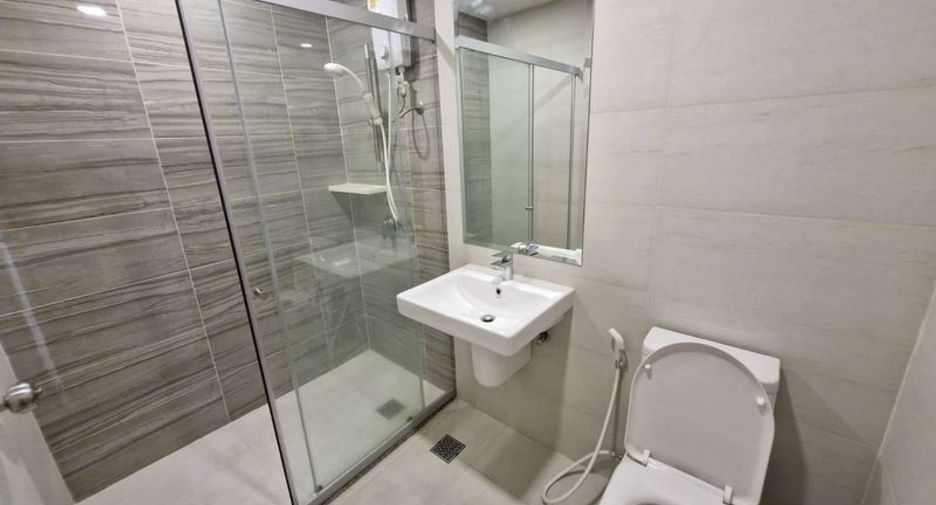 For rent 2 bedrooms condo in Bang Kapi, Bangkok