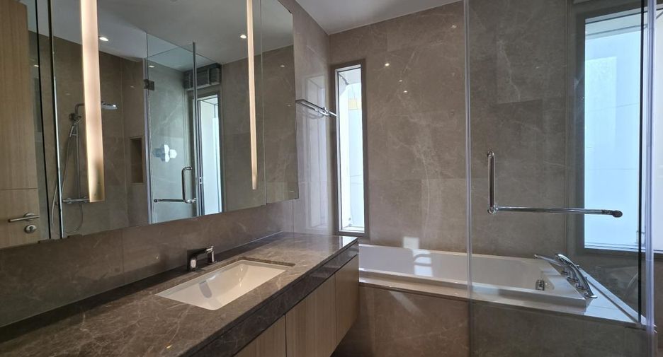 For rent 2 bedrooms condo in Khlong San, Bangkok