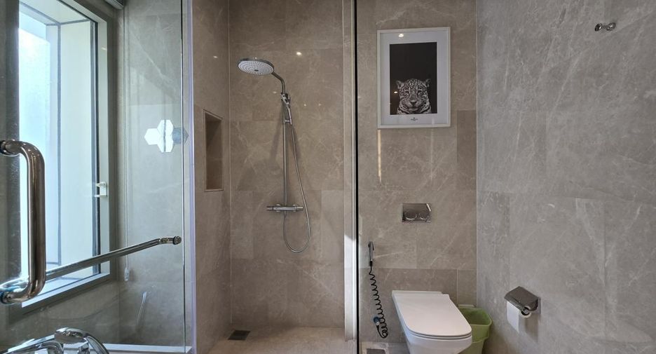 For rent 2 bedrooms condo in Khlong San, Bangkok