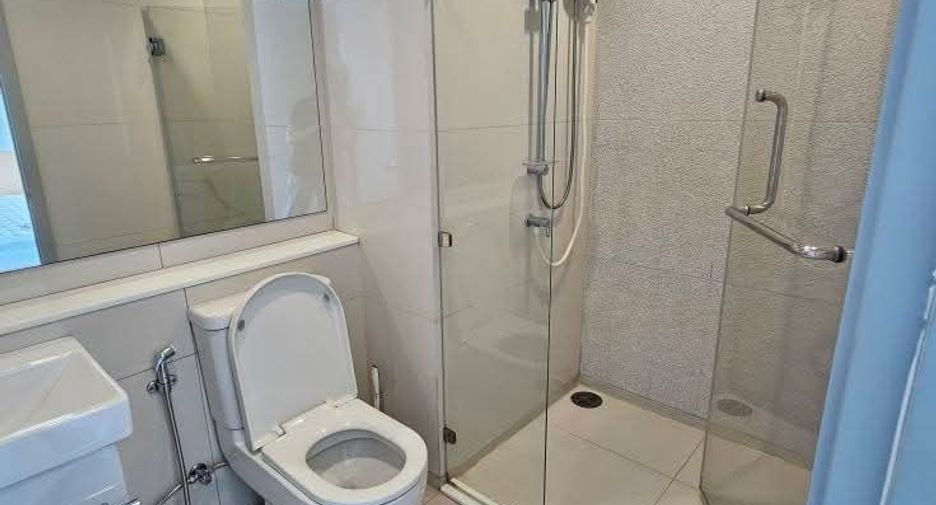 For rent 2 bedrooms condo in Phra Khanong, Bangkok