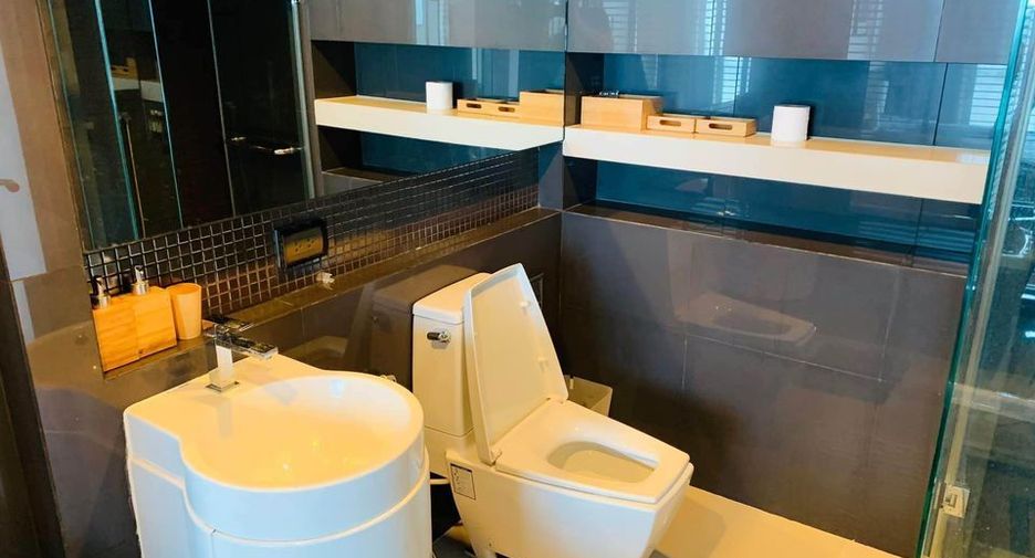 Condo en venta y en alquiler de 2 habitaciones en Sathon, Bangkok