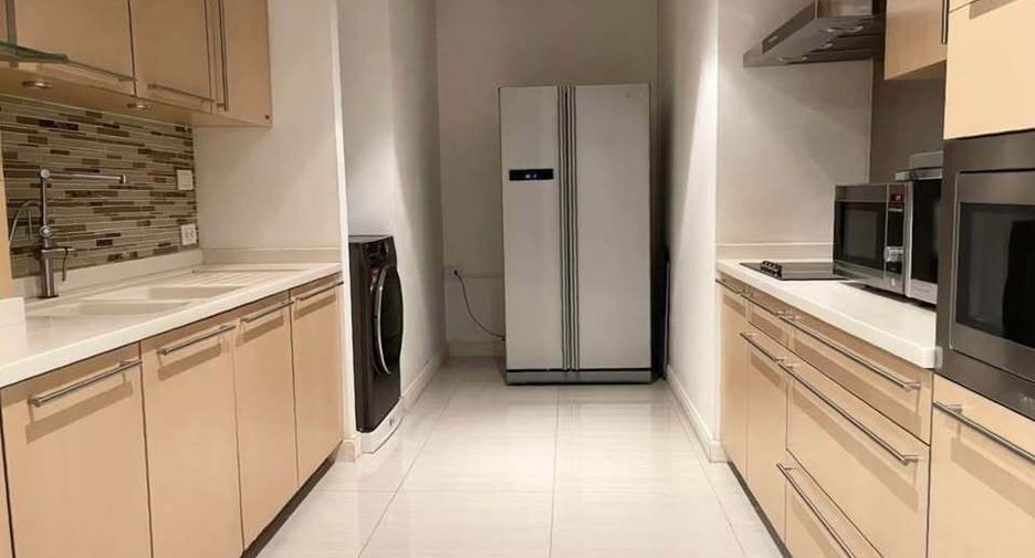 For rent 2 bedrooms condo in Pathum Wan, Bangkok